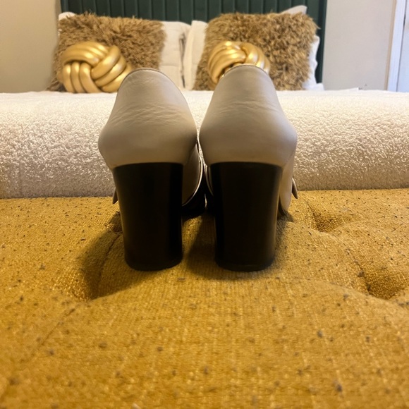 Gucci Women’s Cream Leather Block 3 in Heel Loafers with Gold GG Logo - Picture 3 of 5